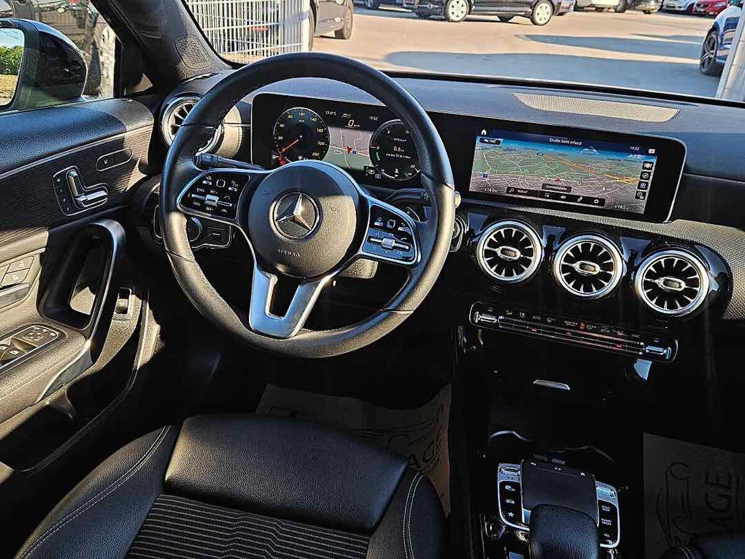 Foto 8: Mercedes-Benz A-Klasse A 180 d Limousine Automatik / Top Ausstattung