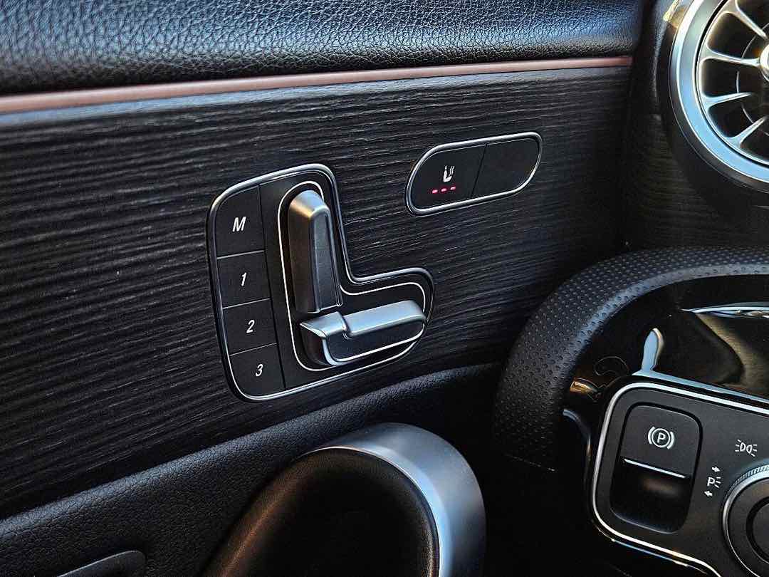 Foto 15: Mercedes-Benz A-Klasse A 180 d Limousine Automatik / Top Ausstattung
