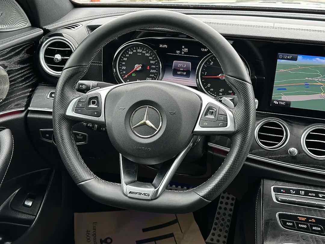 Foto 11: Mercedes-Benz E-Klasse E 220 d AMG Line 4Matic TOP AUSSTATTUNG