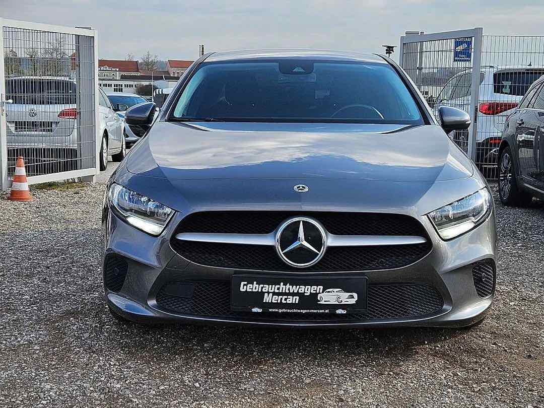 Foto 3: Mercedes-Benz A-Klasse A 180 d Limousine  2.0 Mercedes Benz Motor