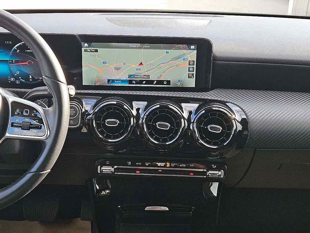 Foto 10: Mercedes-Benz A-Klasse A 180 d Limousine  2.0 Mercedes Benz Motor