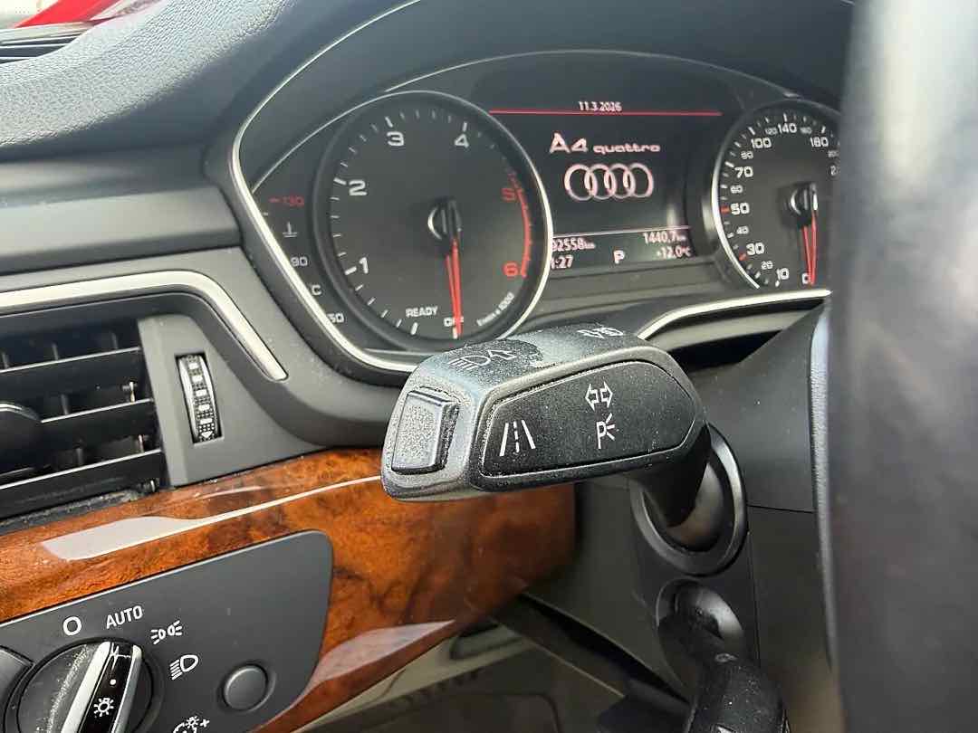 Foto 12: Audi A4 Avant 3,0 TDI quattro Design tiptronic