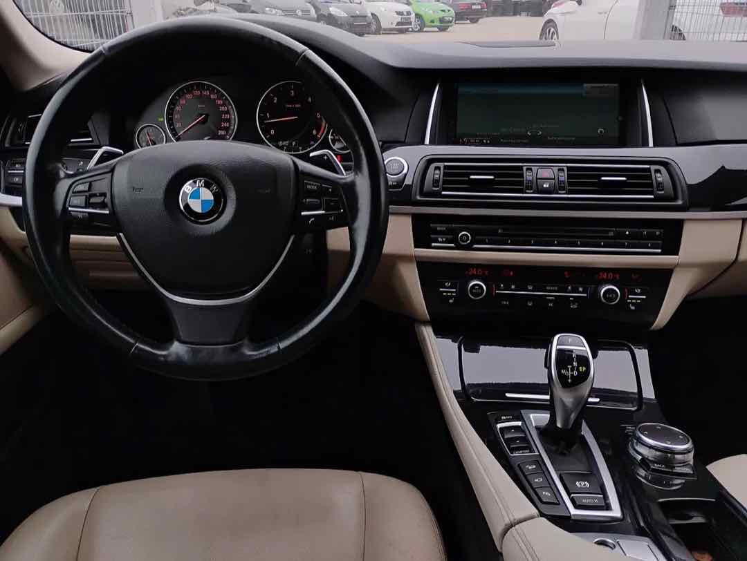 Foto 12: BMW 5er-Reihe 530d xDrive Touring Aut.
