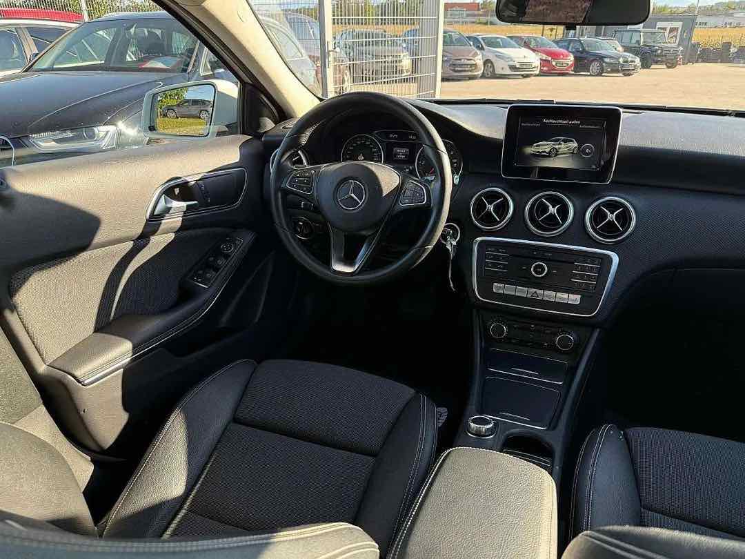 Foto 8: Mercedes-Benz A-Klasse A 180 d Aut.